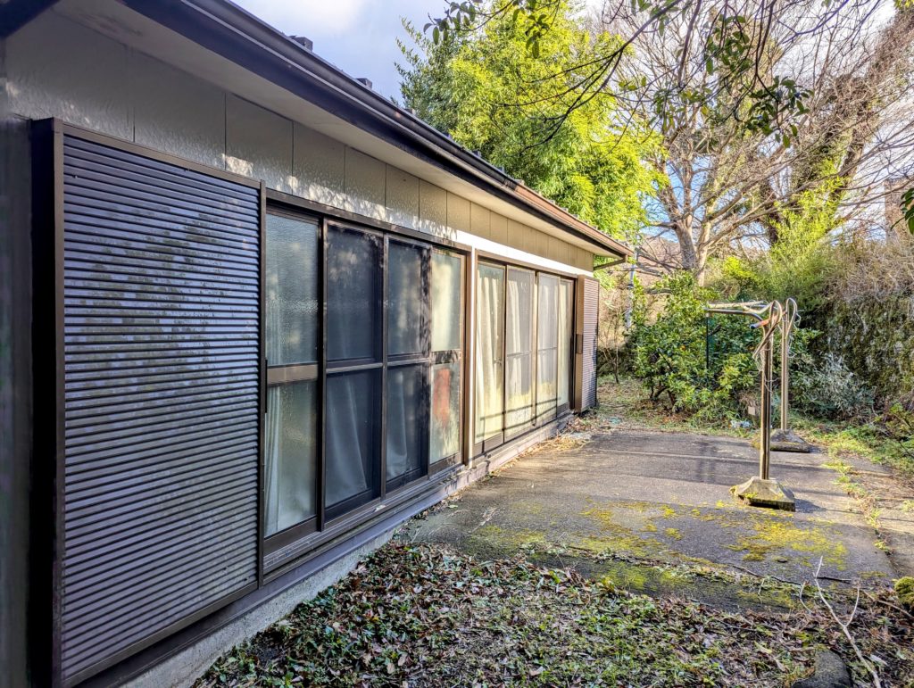 縁側-1024x771 昨夜の雨で椎茸が元気を取り戻した