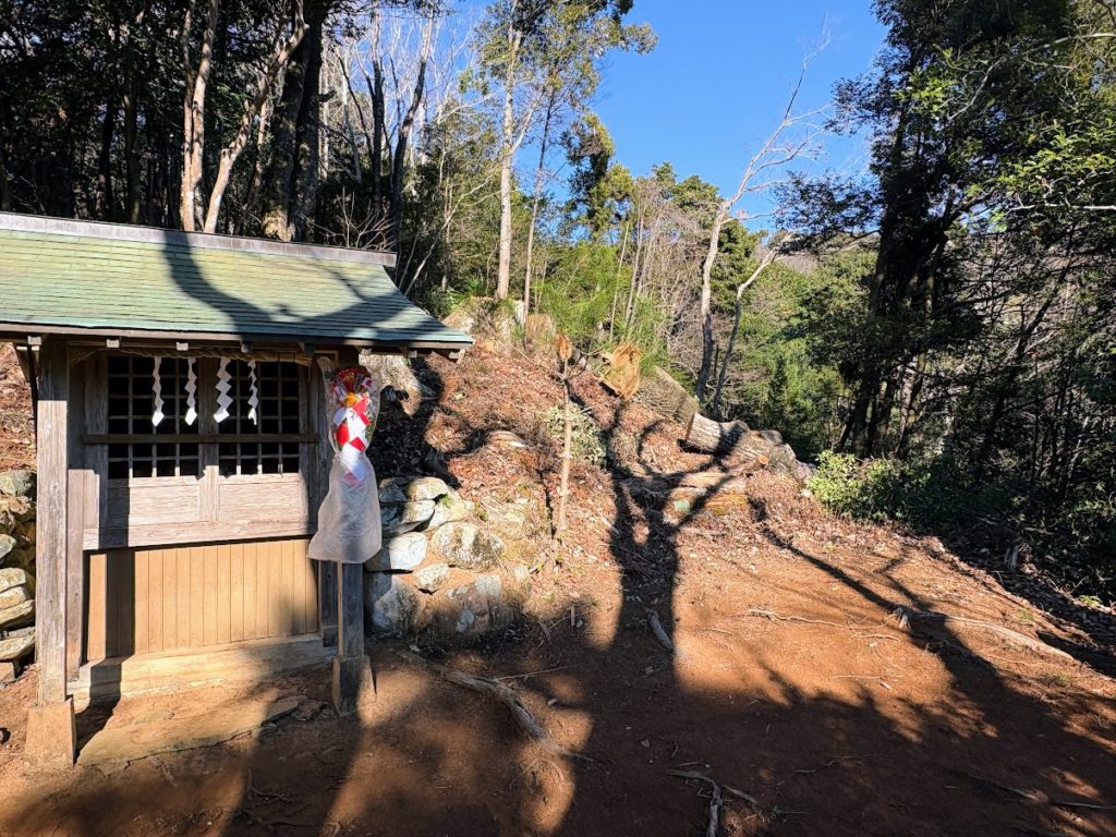 IMG_5608-1024x768 村の守り神を祀った社＆参道の掃除