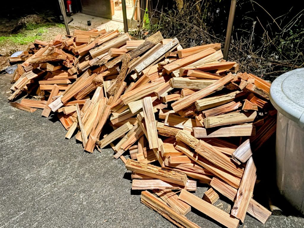 IMG_5750-EDIT-1024x769 毎日、薪作り